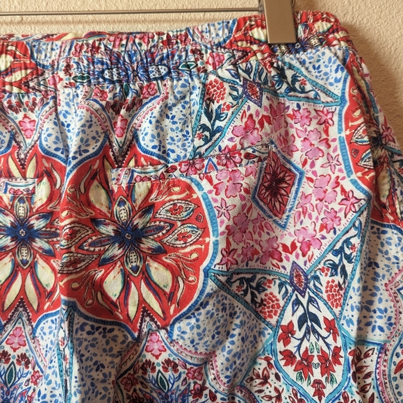 GAP Floral Patterned Shorts - Picture 2 of 5